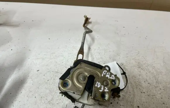 Mitsubishi Pajero Front door lock