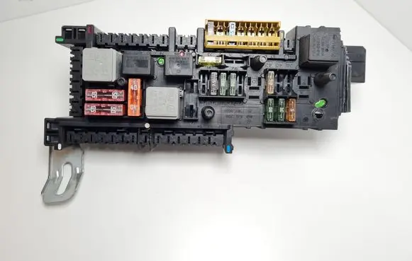 Mercedes-Benz C W204 Fuse module 168298 1670660