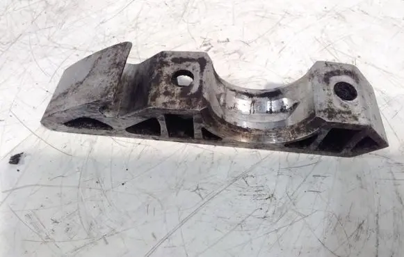 Volkswagen Touareg I Sway bar bush bracket, front 7L0411063B 001023377