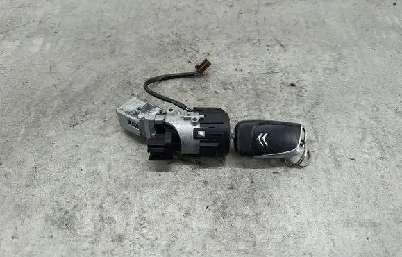 Citroen C4 II Ignition lock 9663123380