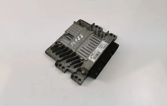 Renault Megane II Engine control unit/module 8200843713