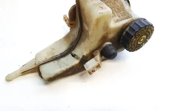 Brake fluid reservoir