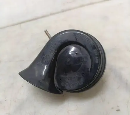 Volkswagen PASSAT B6 Horn signal 3C0951223
