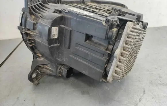 Land Rover Defender Headlight/headlamp LR181375 LR129866