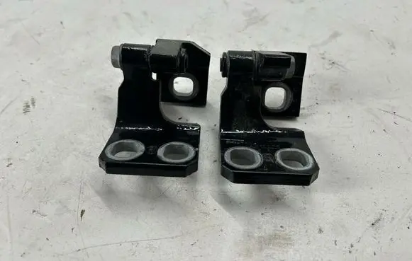 Maserati Ghibli Rear door hinge set 675000162 675000161