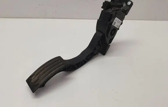 Ford Focus Accelerator throttle pedal BV619F836AB