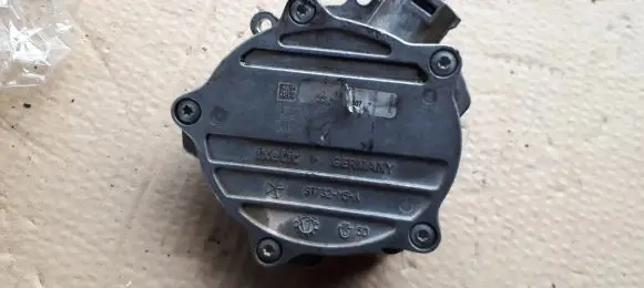 Audi A4 S4 B8 8K Vacuum pump 06E145100R