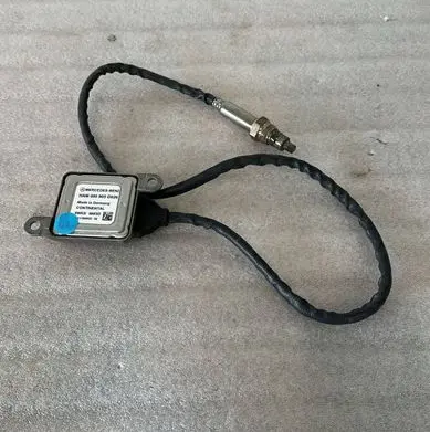 Mercedes-Benz E W212 Lambda probe sensor A000905D026