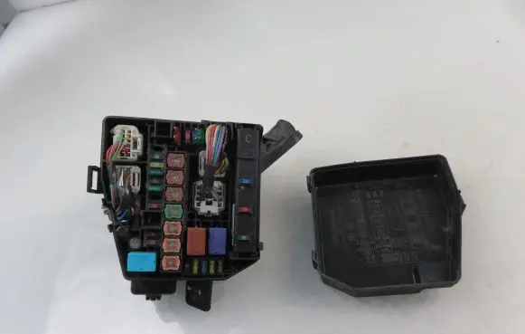 Toyota Urban Cruiser (XP110) Fuse box set