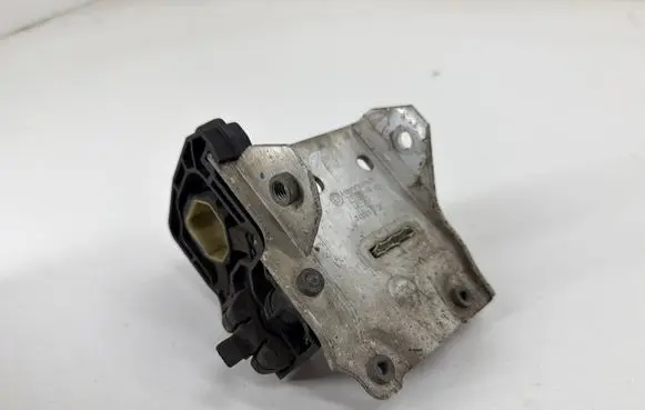 BMW 5 F10 F11 Radiator mount bracket 7186514