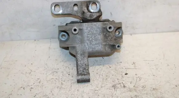 Volkswagen Tiguan Engine mount bracket 5N0199262