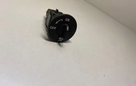 Passenger airbag on/off switch