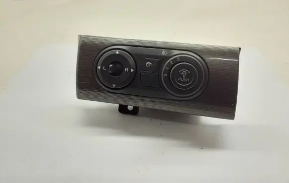 Wing mirror switch