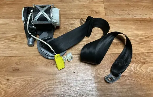 Volkswagen PASSAT B6 Front seatbelt 3C1857706F YD41925106U 33046824