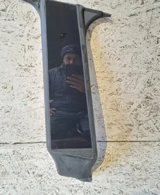 Tesla Model Y Pillar (middle) 