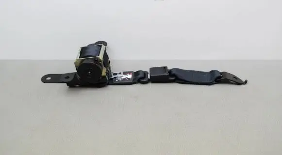 Middle seatbelt (rear)