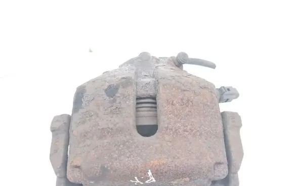 Volkswagen PASSAT B7 Front brake caliper