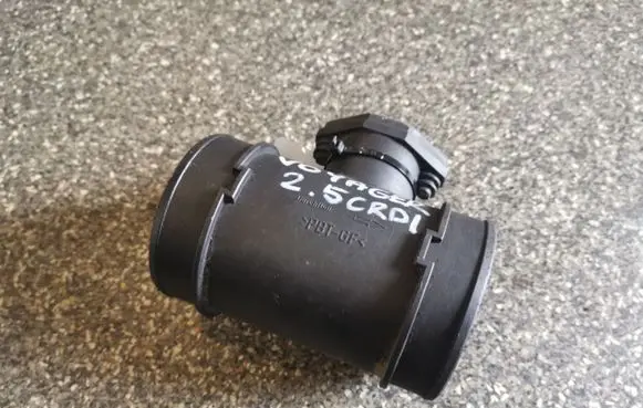 Chrysler Voyager Mass air flow meter 0281002132 4861076