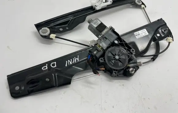 Mini Cooper Countryman F60 Front door window regulator with motor 7390074