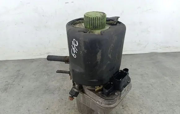 Volkswagen Polo Power steering pump TRW