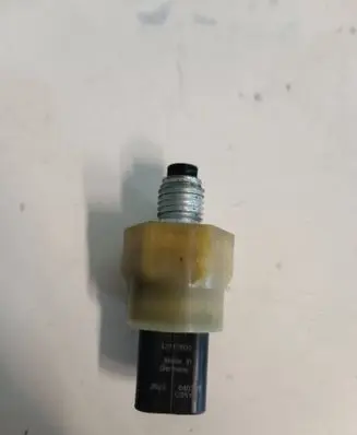 Volvo XC90 Oil pressure sensor 32242805