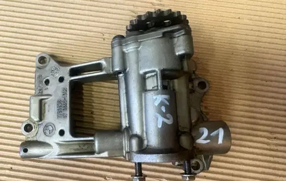 BMW X5 F15 Oil pump 7789838 1316 870665103
