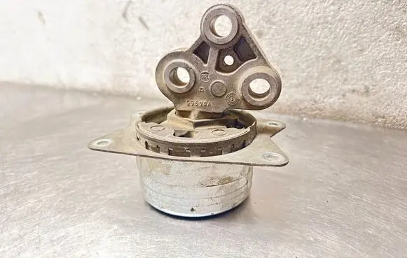 Saab 9-3 Ver2 Engine mount bracket 12785084