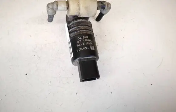 Opel Insignia A Windscreen/windshield washer pump 13250357 3240117