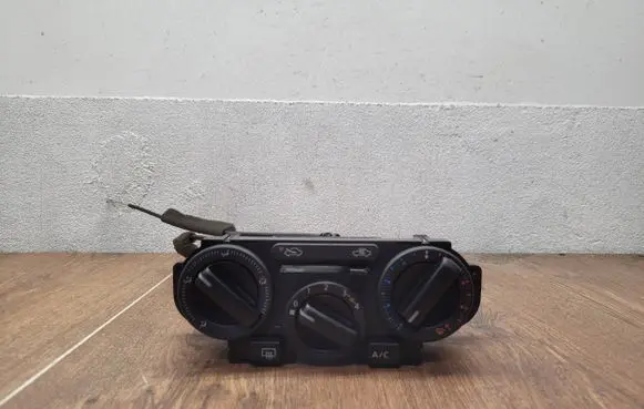 Nissan Juke I F15 Climate control unit 2751000B21 B8800204