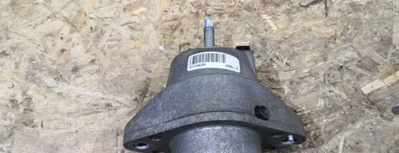 Chevrolet Camaro Engine mount bracket 23340395
