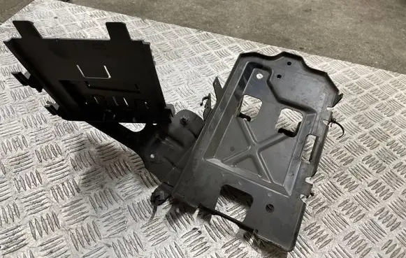Opel Insignia B Battery tray 84221669