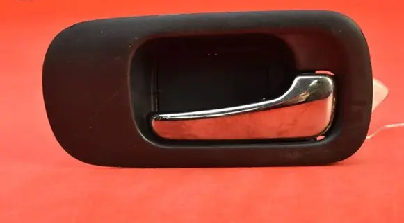 Honda CR-V Front door interior handle 