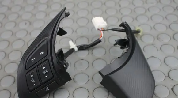 Mazda 2 Steering wheel buttons/switches 