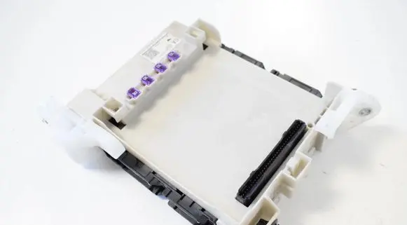 Lexus RX 330 - 350 - 400H Central body control module 8273047530C