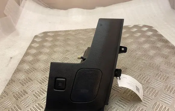 Ford Mustang VI Glove box FR3B63044F09A