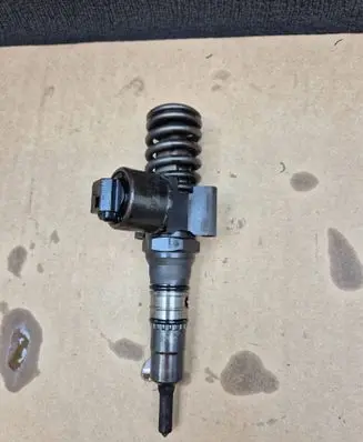 Audi A4 S4 B7 8E 8H Fuel injector 03G130073G
