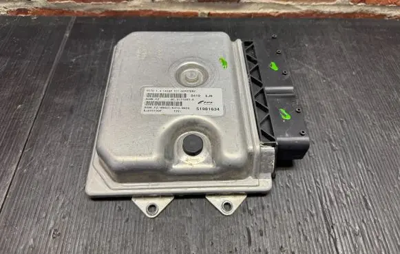 Alfa Romeo Mito Engine control unit/module ECU 51981634 BJAY6199P BC0121064A