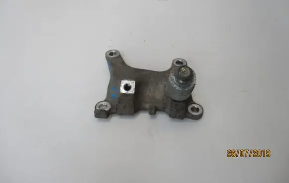 Honda Legend III KA9 Engine mounting bracket