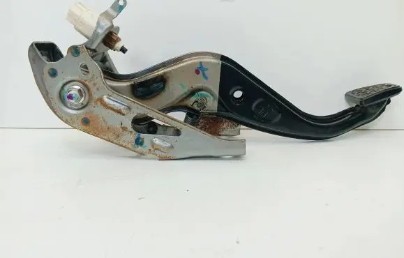 Toyota Yaris Brake pedal 2302B