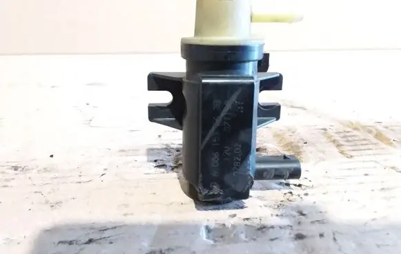 Mitsubishi Colt Vacuum valve A0061536628