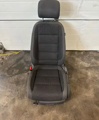 Volkswagen Touran II Front driver seat 