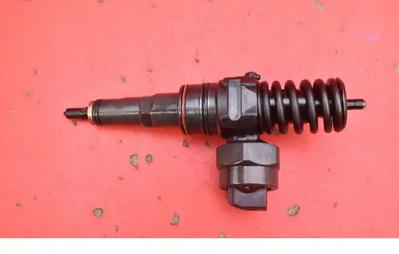 Volkswagen Golf IV Fuel injector 038130073F