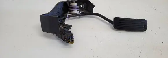 Toyota Avensis T250 Accelerator throttle pedal B5129