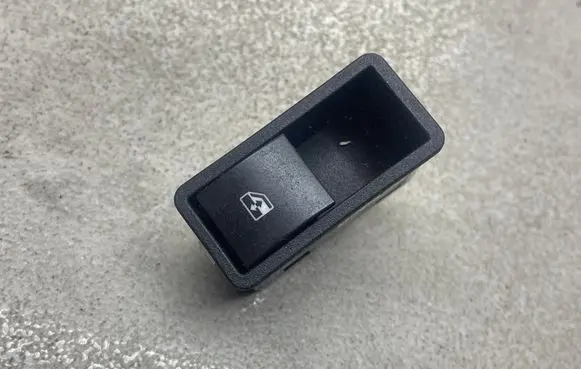Opel Zafira B Electric window control switch 13228711