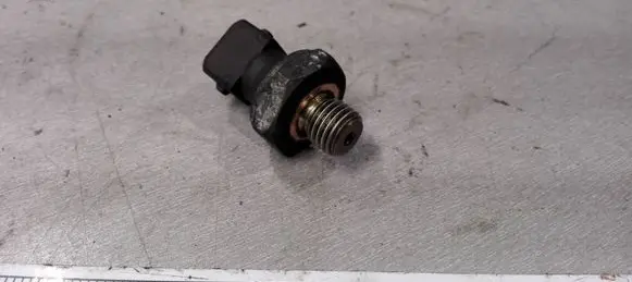 BMW 3 E46 Oil pressure sensor 17105092 17105092A