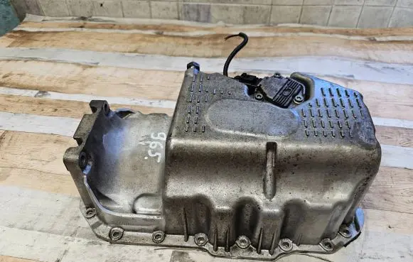 Volkswagen Golf V Oil sump 03C103603J
