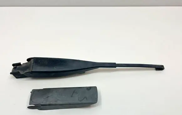 Front wiper blade arm