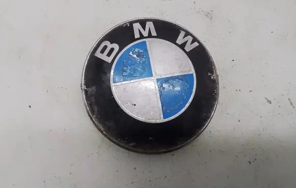 BMW 5 E34 Manufacturer badge logo/emblem 8132375
