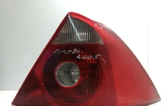 Ford Mondeo Mk III Rear/tail lights 1S7113404A