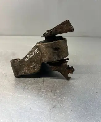 Opel Zafira B Gearbox mount 2105442